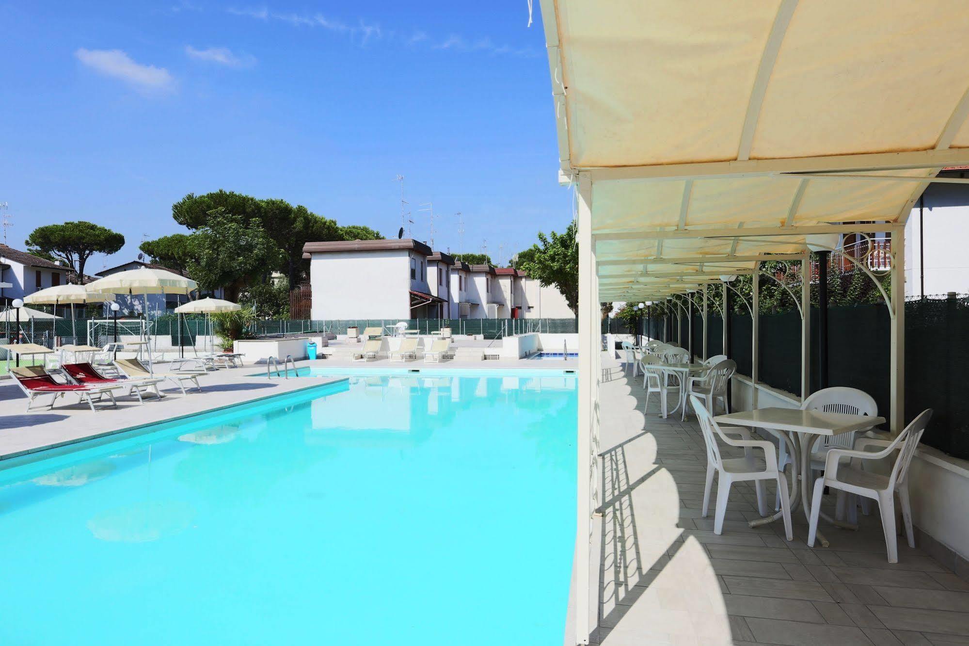 Hotel Marina Beach - Azzurro Club ラヴェンナ エクステリア 写真
