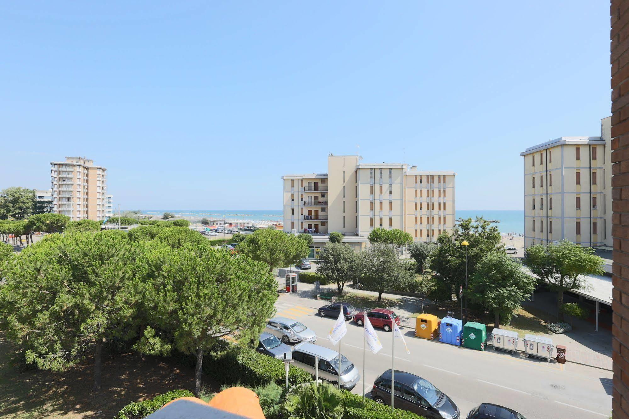 Hotel Marina Beach - Azzurro Club ラヴェンナ エクステリア 写真