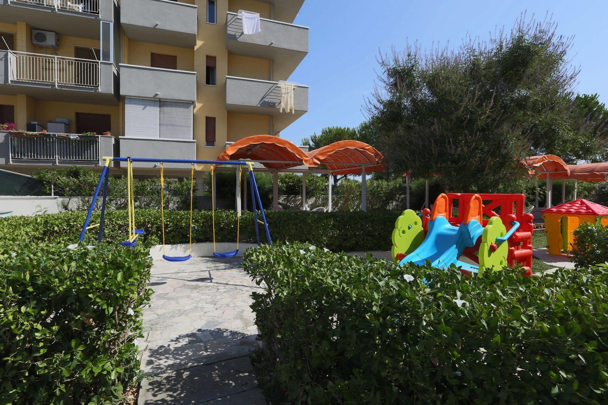 Hotel Marina Beach - Azzurro Club ラヴェンナ エクステリア 写真