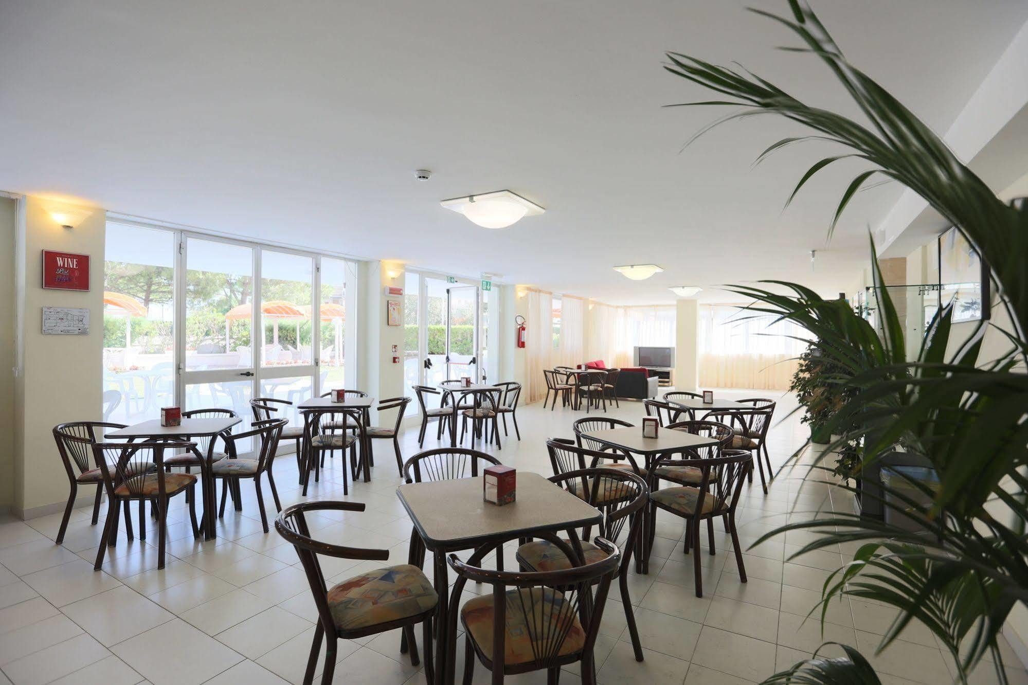 Hotel Marina Beach - Azzurro Club ラヴェンナ エクステリア 写真